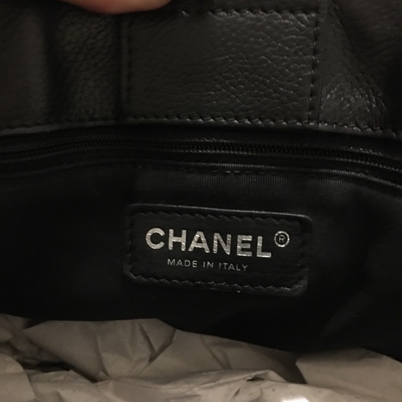 CHANEL Executive Cerf Tote - Picture 10 of 11